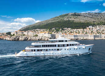 Rent a yacht in Split West Harbour - Motoryacht Yolo