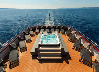 Rent a yacht in Split West Harbour - Motoryacht Yolo