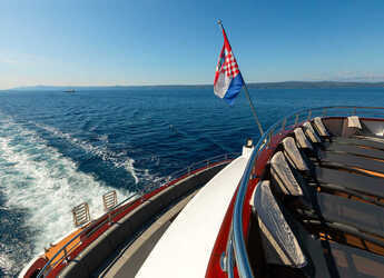 Rent a yacht in Split West Harbour - Motoryacht Yolo