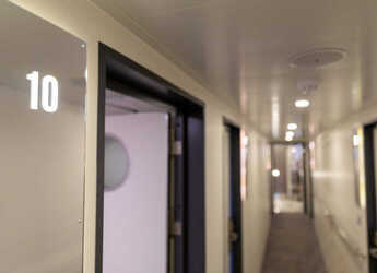 Rent a yacht in Split West Harbour - Motoryacht Yolo