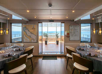 Rent a yacht in Split West Harbour - Motoryacht Yolo