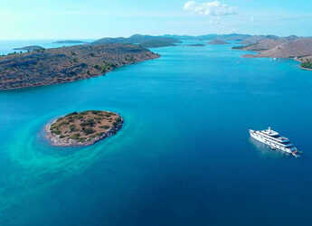 Rent a yacht in Split West Harbour - Motoryacht Yolo