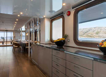 Rent a yacht in Split West Harbour - Motoryacht Yolo