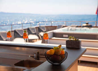 Rent a yacht in Split West Harbour - Motoryacht Yolo