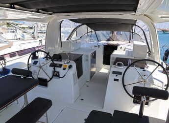 Chartern Sie segelboot in Nea Peramos - Sun Loft 47 - 6 + 1 cab.