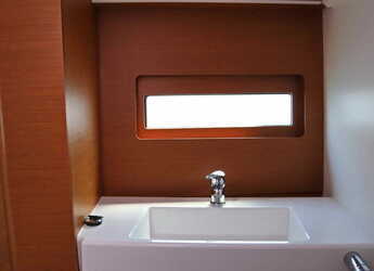 Chartern Sie segelboot in Nea Peramos - Sun Loft 47 - 6 + 1 cab.