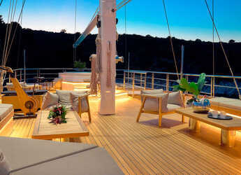 Noleggiare sailboat in Split West Harbour - Luxury Motor Sailer M