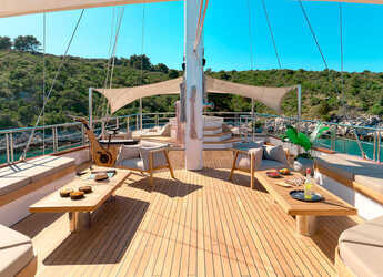 Noleggiare sailboat in Split West Harbour - Luxury Motor Sailer M