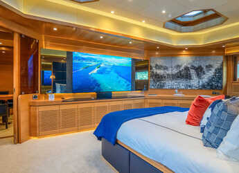 Rent a yacht in Split West Harbour - Motoryacht