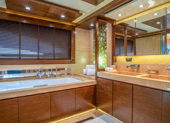 Rent a yacht in Split West Harbour - Motoryacht