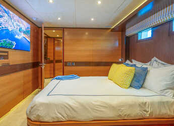 Rent a yacht in Split West Harbour - Motoryacht