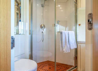 Rent a yacht in Split West Harbour - Motoryacht