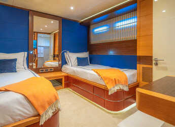 Rent a yacht in Split West Harbour - Motoryacht