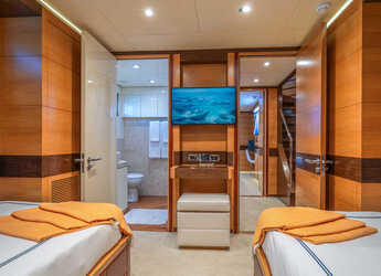 Rent a yacht in Split West Harbour - Motoryacht