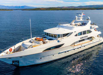 Rent a yacht in Split West Harbour - Motoryacht