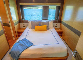 Rent a yacht in Split West Harbour - Motoryacht