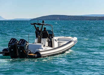 Rent a yacht in Split West Harbour - Motoryacht