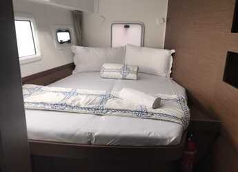 Alquilar catamarán en San Teodoro - Lagoon 42