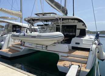 Alquilar catamarán en San Teodoro - Lagoon 42