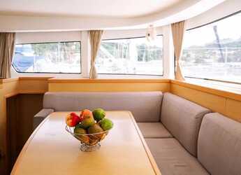 Alquilar catamarán en San Teodoro - Lagoon 42