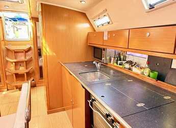 Rent a sailboat in Kavala - Marina Perigialiou - Bavaria 40 Cruiser