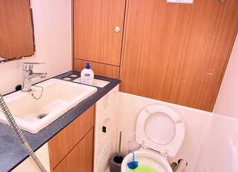 Rent a sailboat in Kavala - Marina Perigialiou - Bavaria 40 Cruiser
