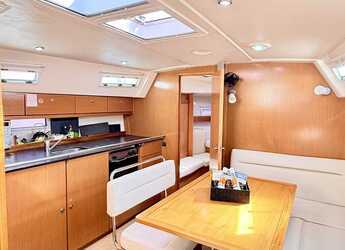 Rent a sailboat in Kavala - Marina Perigialiou - Bavaria 40 Cruiser