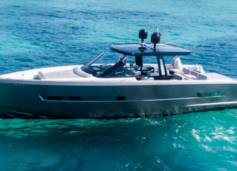 Rent a motorboat in Club de Mar - Fjord 48 Open