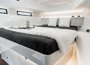 Rent a motorboat in Club de Mar - Fjord 48 Open