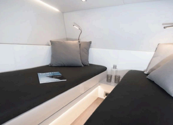 Rent a motorboat in Club de Mar - Fjord 48 Open