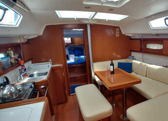 Chartern Sie segelboot in Port Zakinthos - Oceanis 40