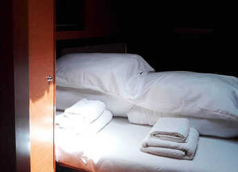 Chartern Sie segelboot in Marina Zeas - Oceanis 46.1