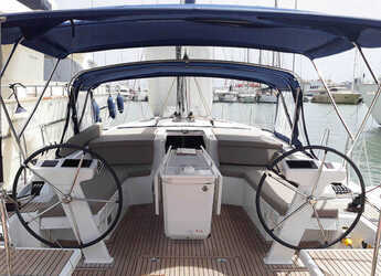 Chartern Sie segelboot in Marina Zeas - Oceanis 46.1