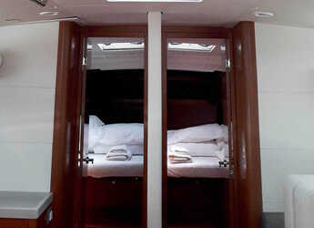 Chartern Sie segelboot in Marina Zeas - Oceanis 46.1