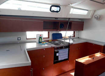 Chartern Sie segelboot in Marina Zeas - Oceanis 46.1