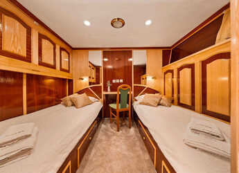 Rent a yacht in Rijeka - Motoryacht Korab