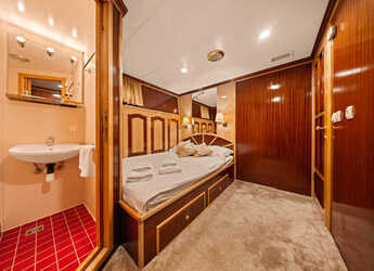 Rent a yacht in Rijeka - Motoryacht Korab