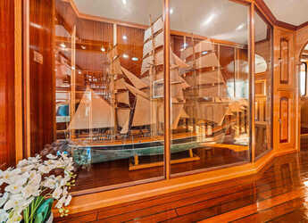 Rent a yacht in Rijeka - Motoryacht Korab