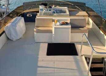 Chartern Sie yacht in Mikrolimano Port - Ferretti  Altura 52