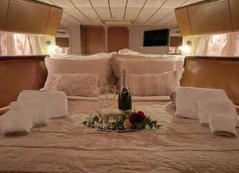 Chartern Sie yacht in Mikrolimano Port - Ferretti  Altura 52