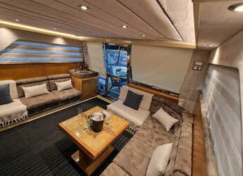 Chartern Sie yacht in Mikrolimano Port - Ferretti  Altura 52