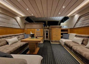 Chartern Sie yacht in Mikrolimano Port - Ferretti  Altura 52
