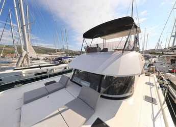 Chartern Sie motorkatamaran in Trogir (ACI marina) - Fountaine Pajot MY 37