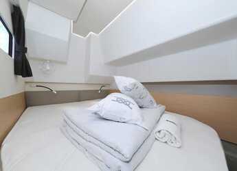 Chartern Sie motorkatamaran in Trogir (ACI marina) - Fountaine Pajot MY 37