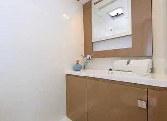 Chartern Sie motorkatamaran in Trogir (ACI marina) - Fountaine Pajot MY 37
