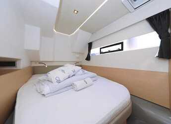 Chartern Sie motorkatamaran in Trogir (ACI marina) - Fountaine Pajot MY 37