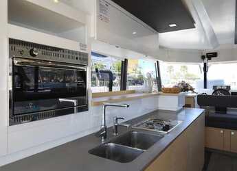 Chartern Sie motorkatamaran in Trogir (ACI marina) - Fountaine Pajot MY 37