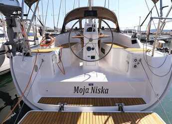 Rent a sailboat in Marina Hramina - Bavaria Cruiser 33