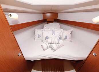 Rent a sailboat in Marina Hramina - Bavaria Cruiser 33