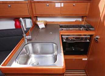 Rent a sailboat in Marina Hramina - Bavaria Cruiser 33
